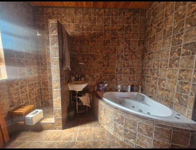 10 BEDROOM HOUSE FOR SALE IN DIBENG